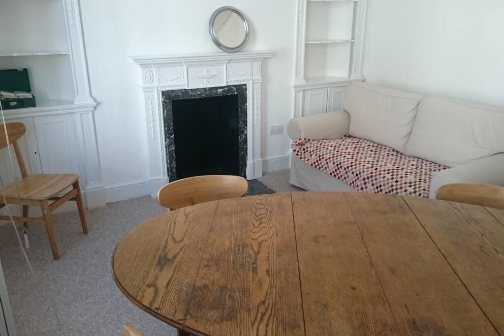 Central London Flat. Georgian Terrace. Bright. Exterior photo